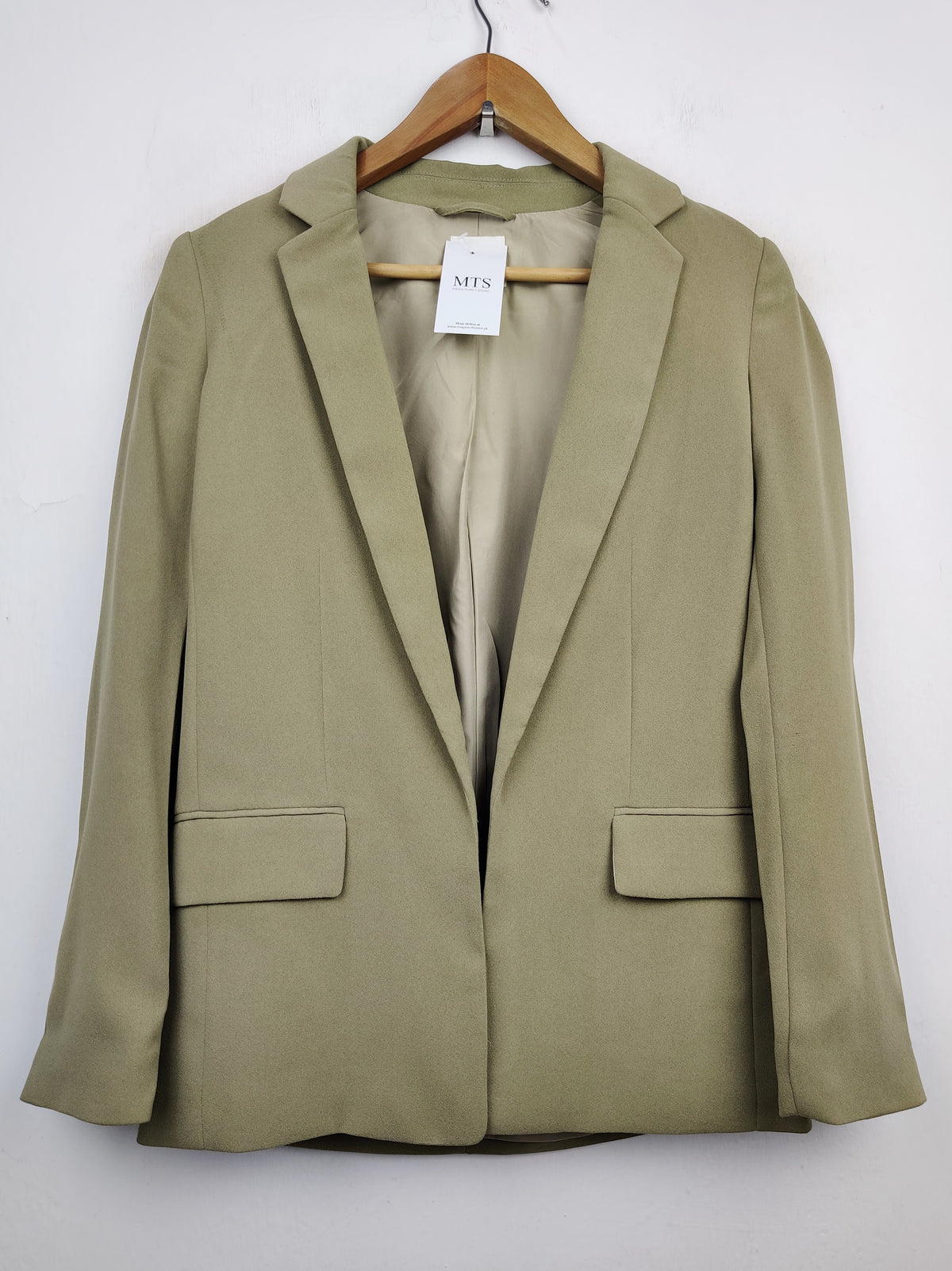 Buy online pre-used pre-loved 100% authentic & Original branded H&M (BC-1522) available in Pakistan. Top international brands avilable.