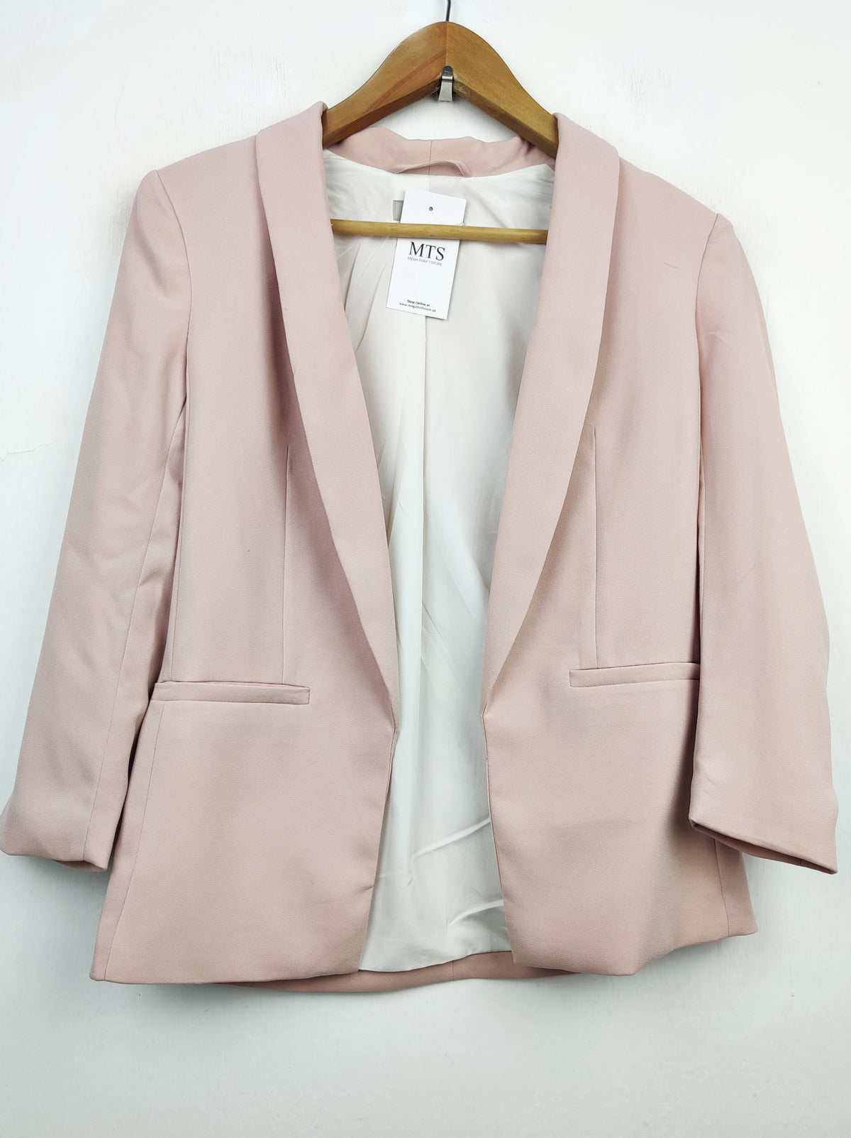 Buy online pre-used pre-loved 100% authentic & Original branded H&M (BC-1528) available in Pakistan. Top international brands avilable.