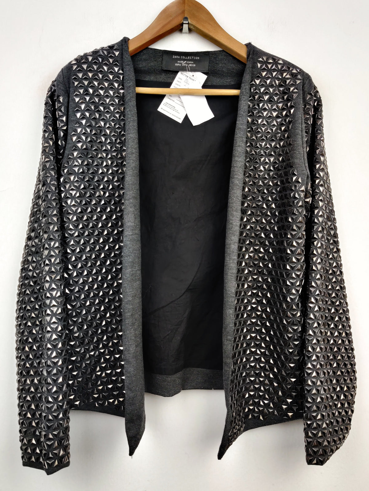 Buy online pre-used pre-loved 100% authentic & Original branded Zara (BC-1531) available in Pakistan. Top international brands avilable.