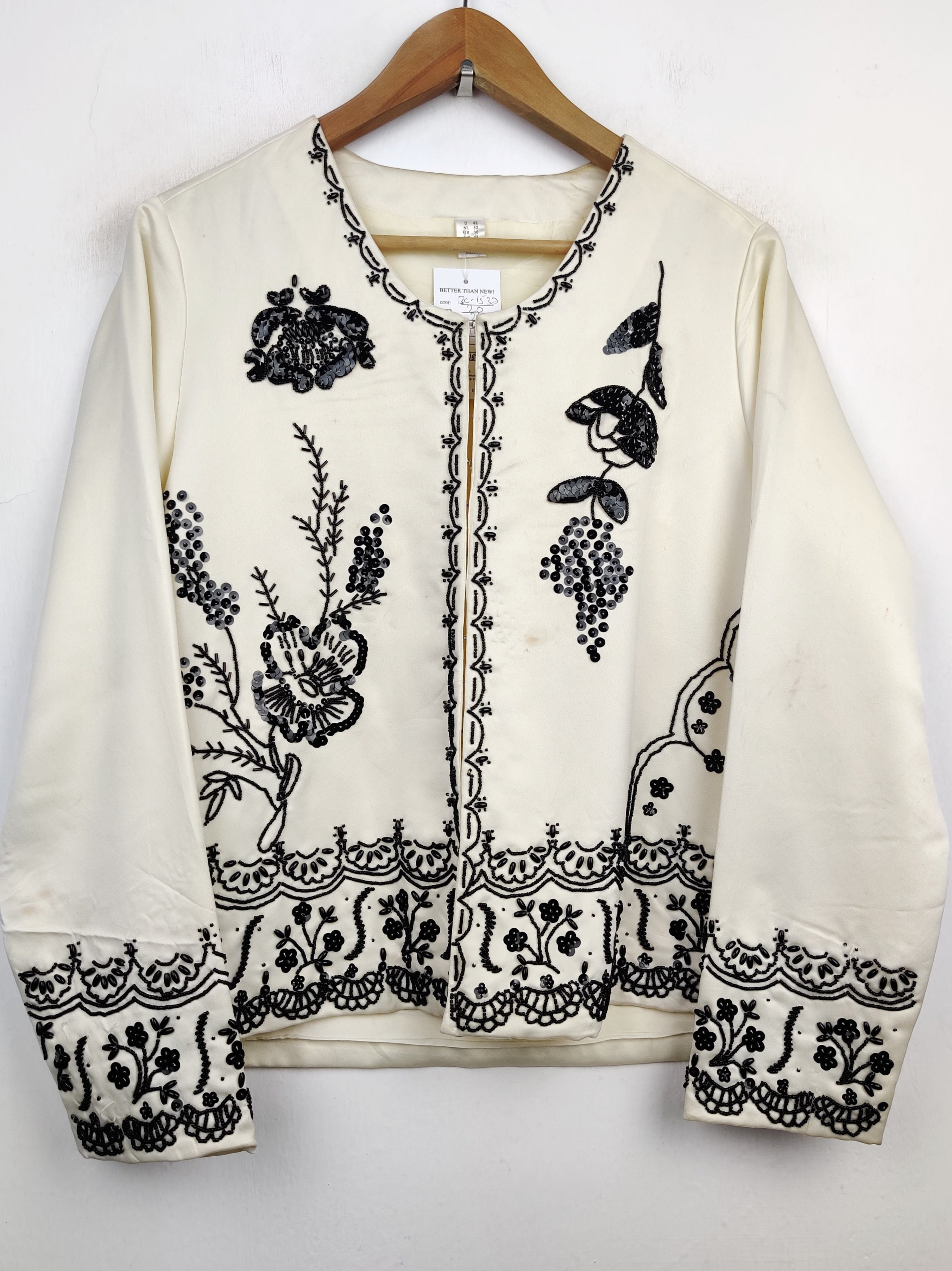 Buy online pre-used pre-loved 100% authentic & Original branded Unknown Brand (BC-1532) available in Pakistan. Top international brands avilable.