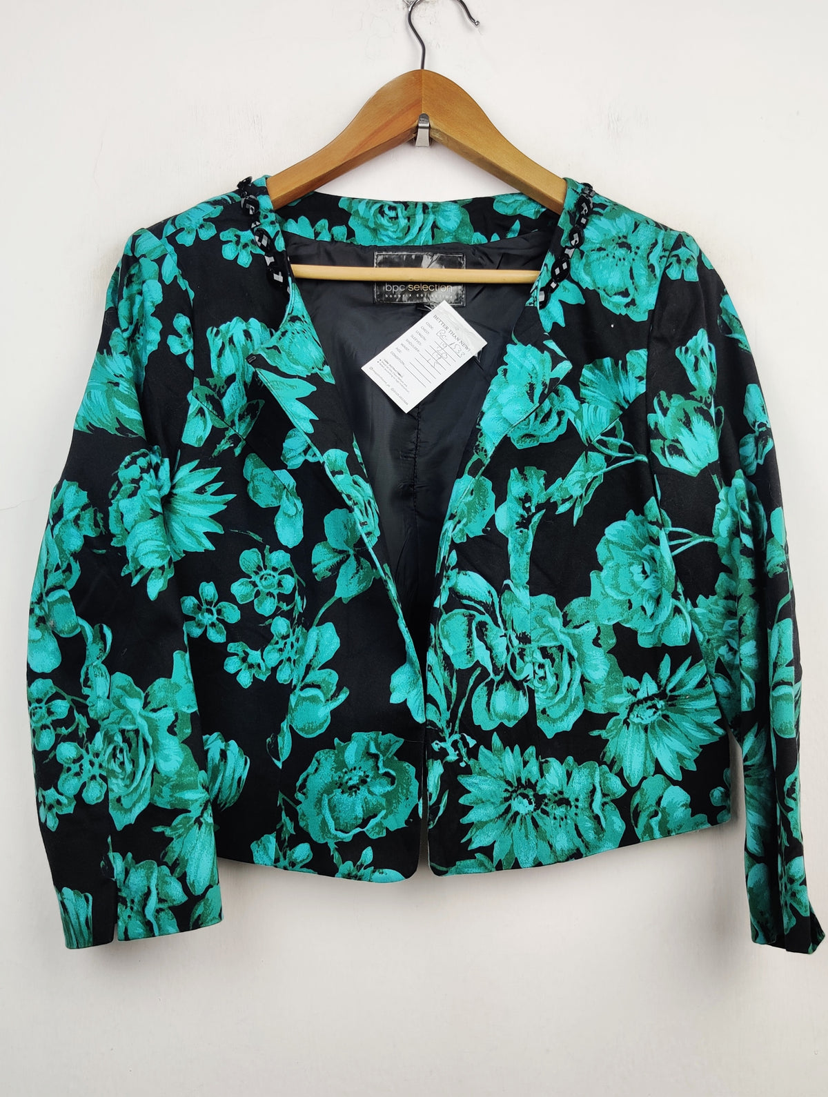 Buy online pre-used pre-loved 100% authentic & Original branded Bpc Collection (BC-1533) available in Pakistan. Top international brands avilable.