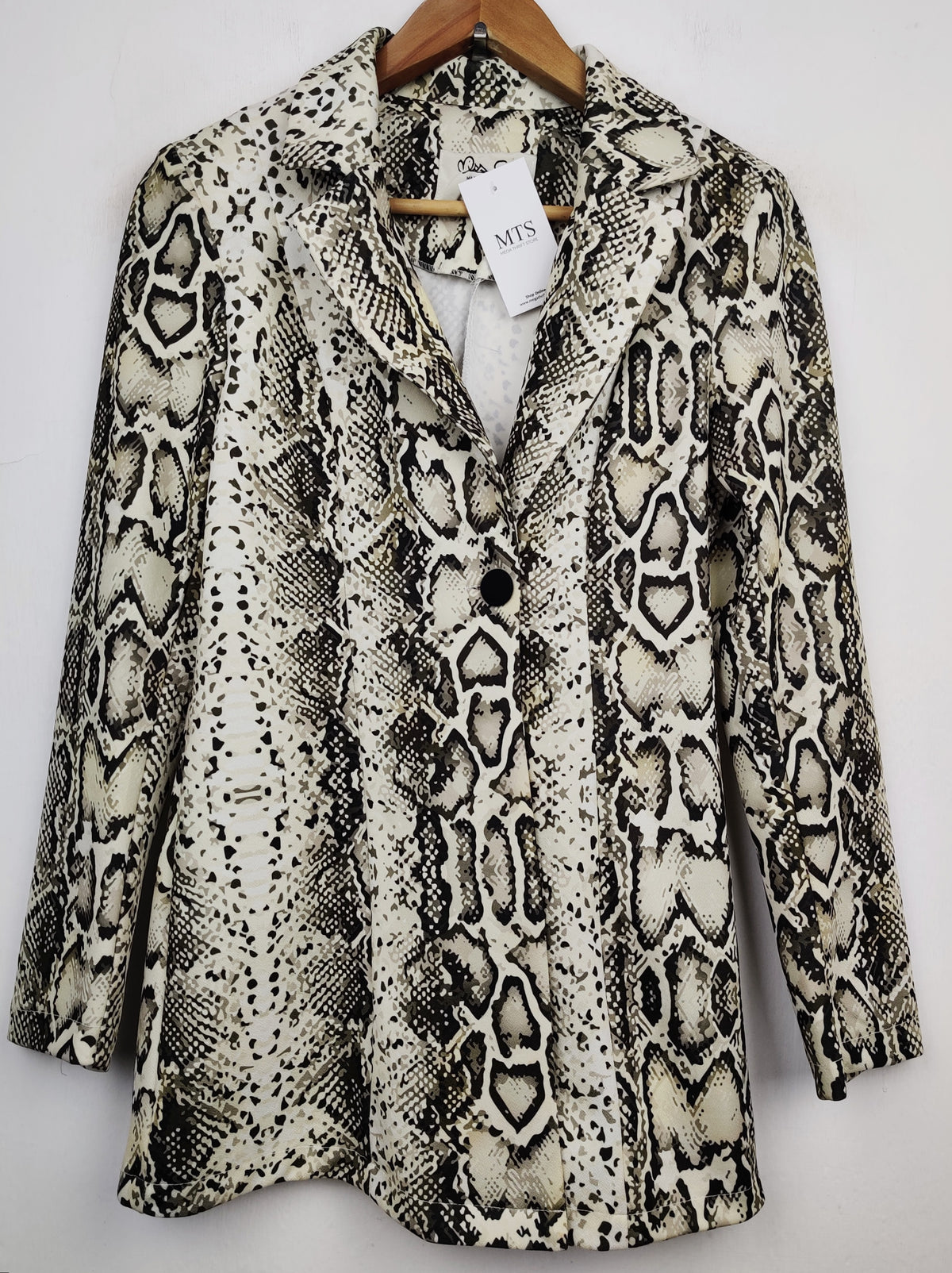 Buy online pre-used pre-loved 100% authentic & Original branded Miss Cix (BC-1536) available in Pakistan. Top international brands avilable.