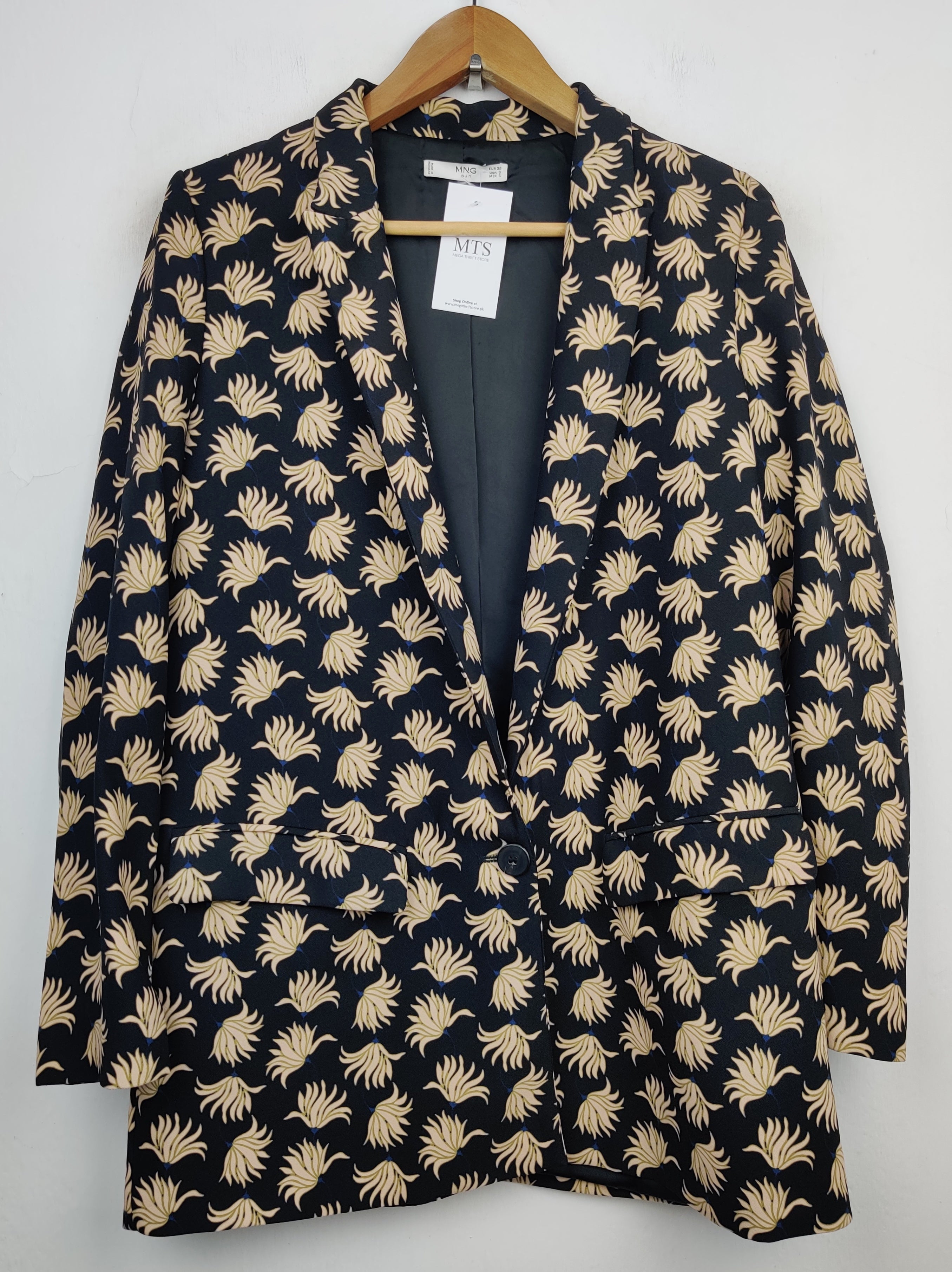 Buy online pre-used pre-loved 100% authentic & Original branded Mango (BC-1538) available in Pakistan. Top international brands avilable.