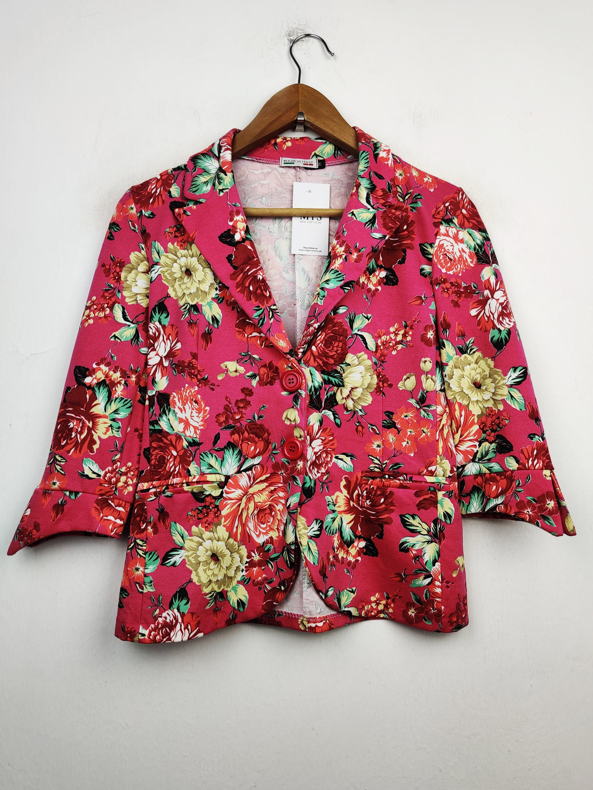 Buy online pre-used pre-loved 100% authentic & Original branded Unknown Brand (BC-1540) available in Pakistan. Top international brands avilable.