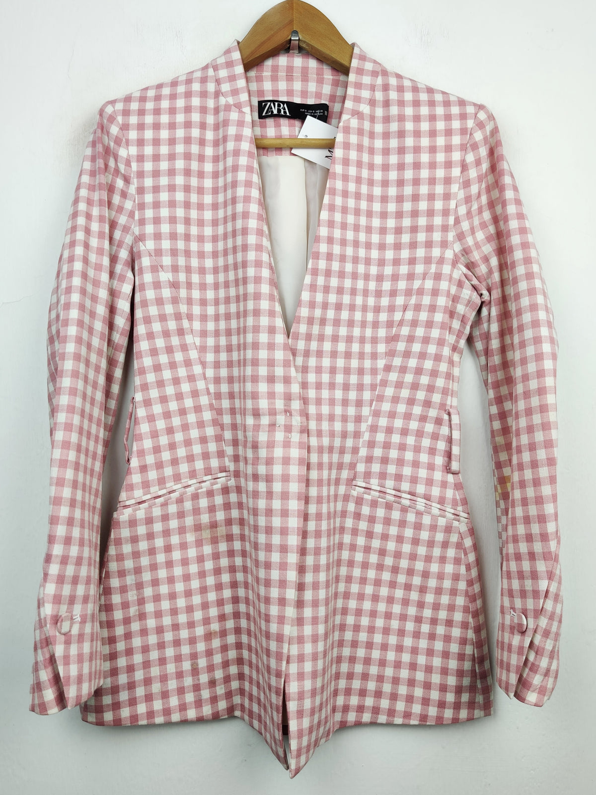 Buy online pre-used pre-loved 100% authentic & Original branded Zara (BC-1549) available in Pakistan. Top international brands avilable.