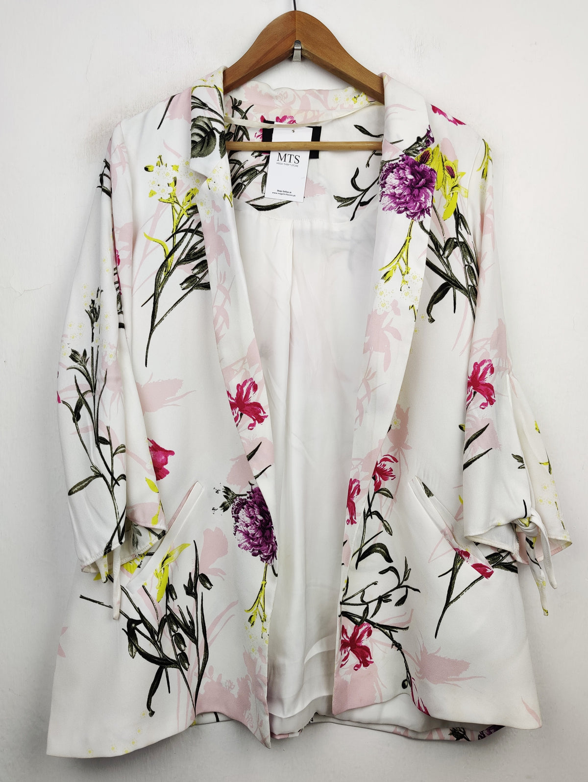 Buy online pre-used pre-loved 100% authentic & Original branded River Island (BC-1550) available in Pakistan. Top international brands avilable.