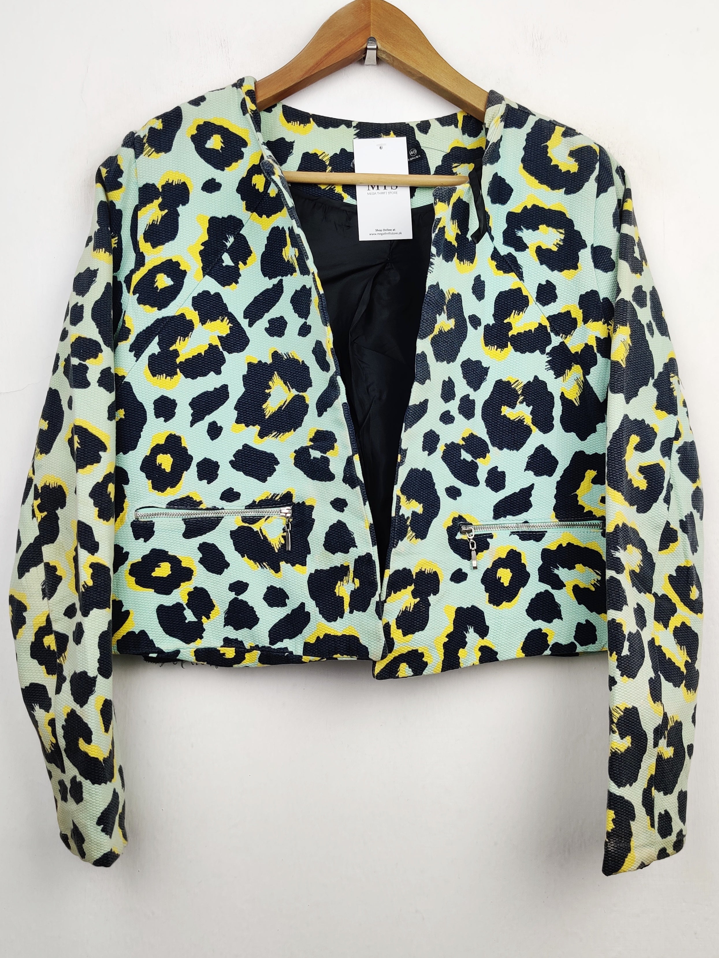 Buy online pre-used pre-loved 100% authentic & Original branded Atmosphere (BC-1553) available in Pakistan. Top international brands avilable.