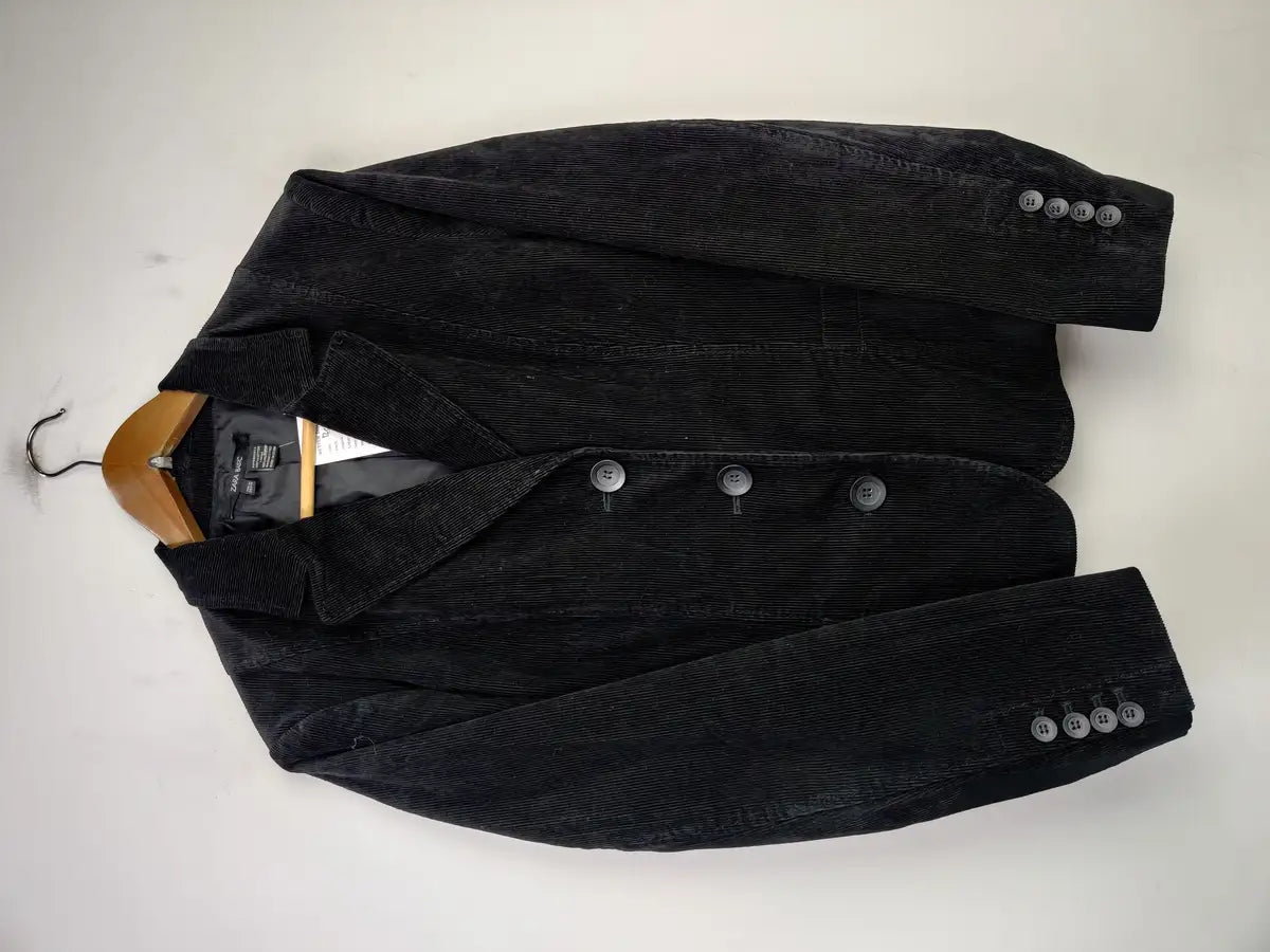 Buy online pre-used pre-loved 100% authentic & Original branded Zara (BC-1600) available in Pakistan. Top international brands avilable.
