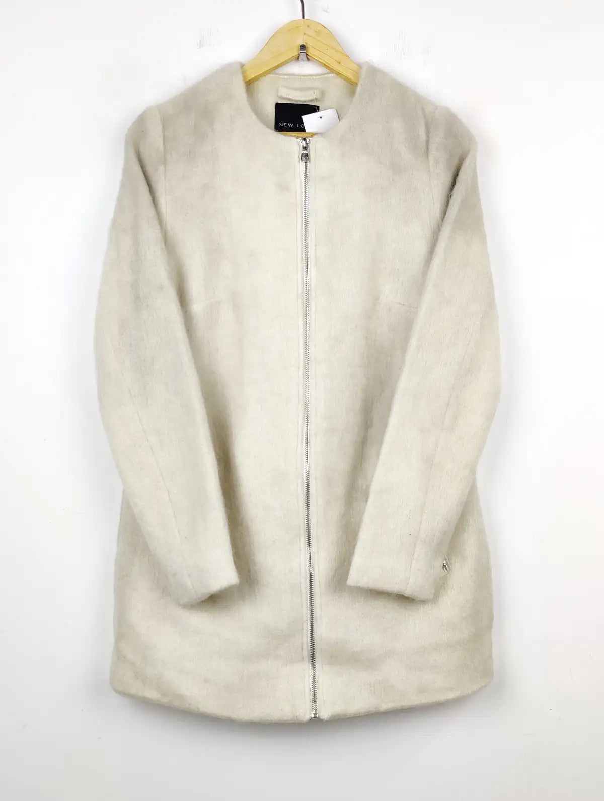 Buy online pre-used pre-loved 100% authentic & Original branded New Look (BC-1609) available in Pakistan. Top international brands avilable.