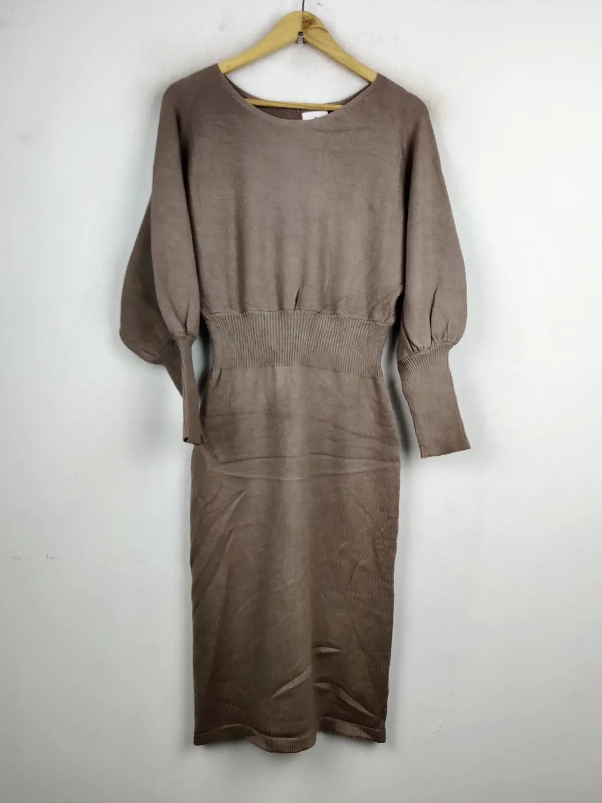 Buy online pre-used pre-loved 100% authentic & Original branded Unknown Brand (BD-06) available in Pakistan. Top international brands avilable.