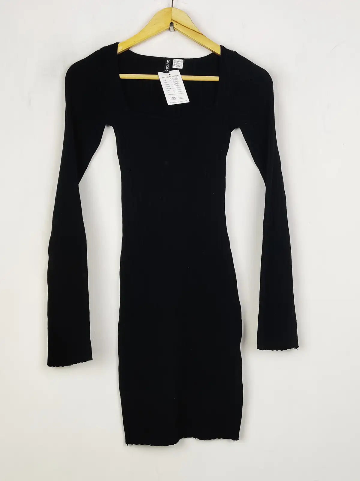 Buy online pre-used pre-loved 100% authentic & Original branded H&M (BD-1101) available in Pakistan. Top international brands avilable.
