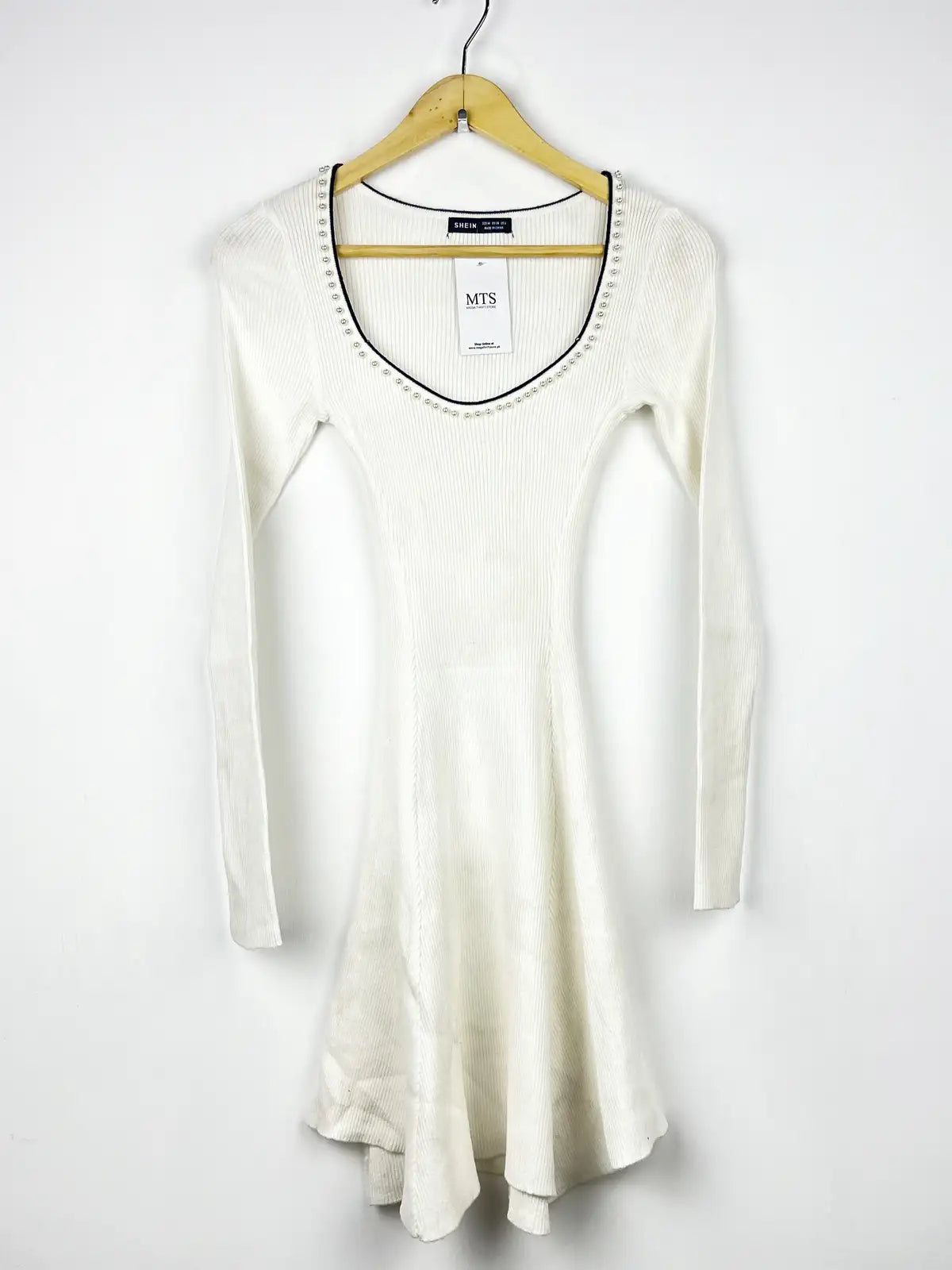 Buy online pre-used pre-loved 100% authentic & Original branded Shein (BD-117) available in Pakistan. Top international brands avilable.