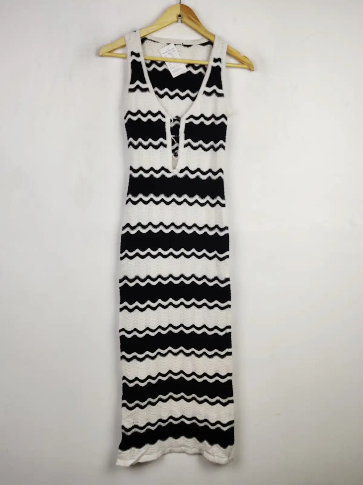 Buy online pre-used pre-loved 100% authentic & Original branded Unknown Brand (BD-1196) available in Pakistan. Top international brands avilable.