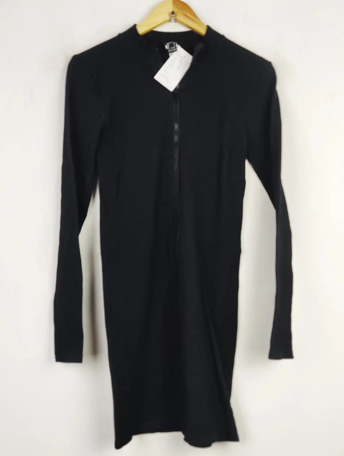 Buy online pre-used pre-loved 100% authentic & Original branded Forever 21 (BD-1215) available in Pakistan. Top international brands avilable.