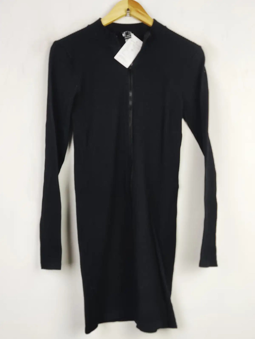 Buy online pre-used pre-loved 100% authentic & Original branded Forever 21 (BD-1215) available in Pakistan. Top international brands avilable.