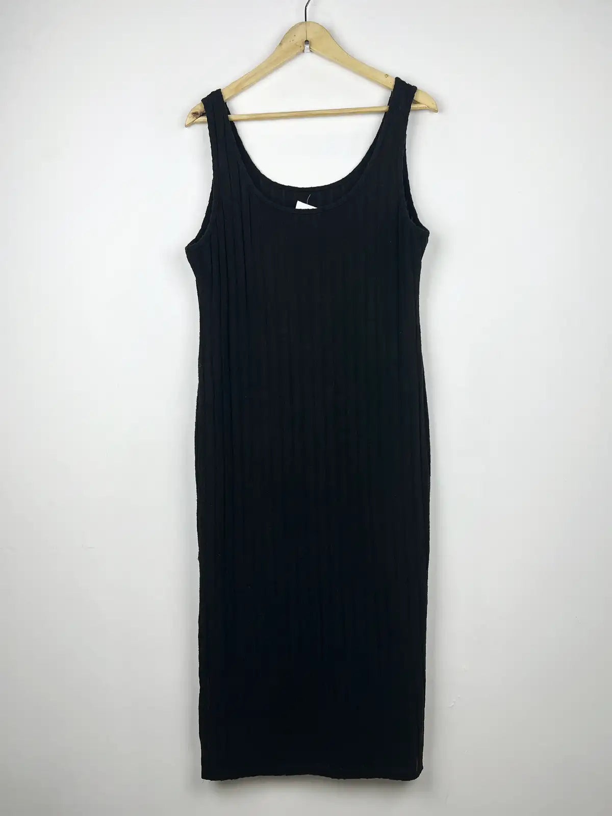 Buy online pre-used pre-loved 100% authentic & Original branded Unknown Brand (BD-143) available in Pakistan. Top international brands avilable.