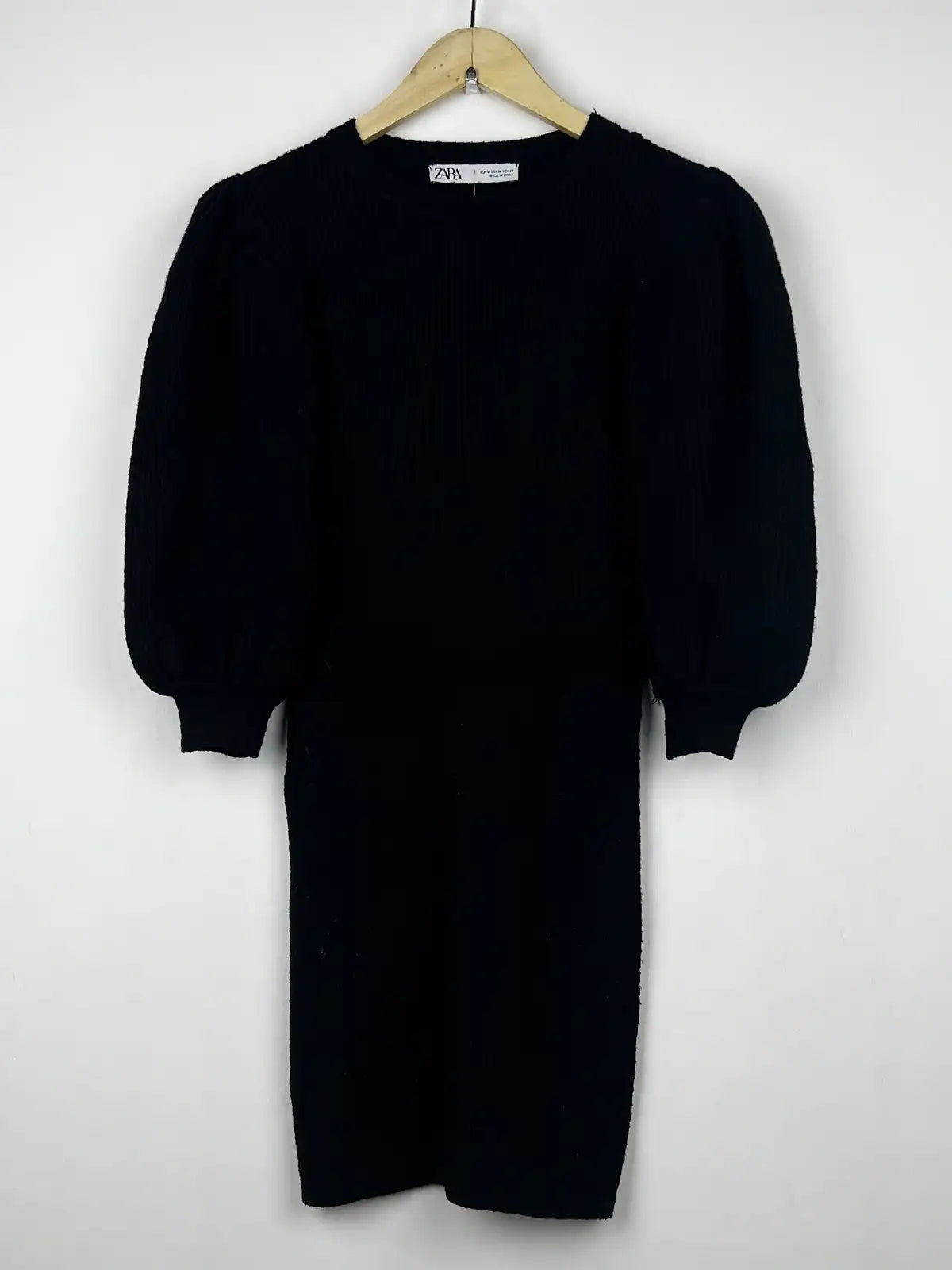 Buy online pre-used pre-loved 100% authentic & Original branded Zara (BD-144) available in Pakistan. Top international brands avilable.