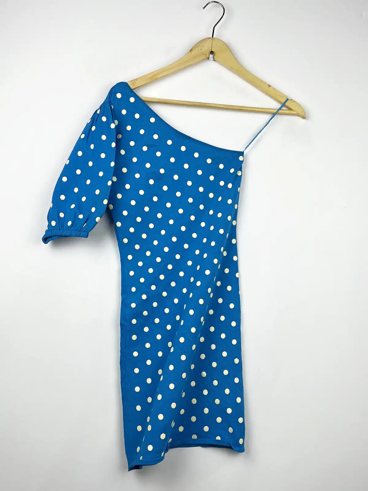 Buy online pre-used pre-loved 100% authentic & Original branded Zara (BD-146) available in Pakistan. Top international brands avilable.