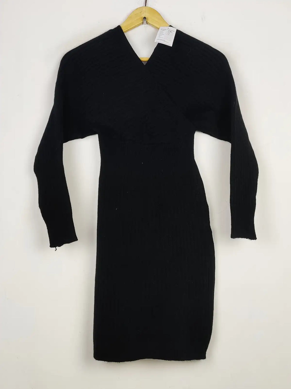 Buy online pre-used pre-loved 100% authentic & Original branded Unknown Brand (BD-1581) available in Pakistan. Top international brands avilable.