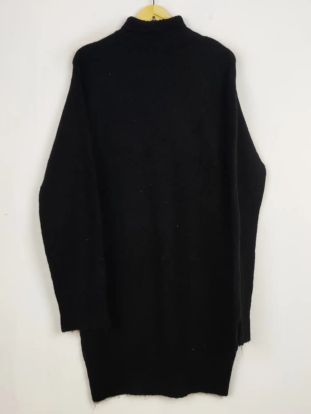 Buy online pre-used pre-loved 100% authentic & Original branded H&M (BD-1603) available in Pakistan. Top international brands avilable.