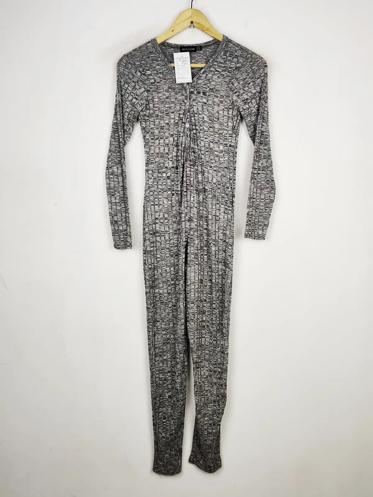 Buy online pre-used pre-loved 100% authentic & Original branded Prettylittlething (BD-1618) available in Pakistan. Top international brands avilable.