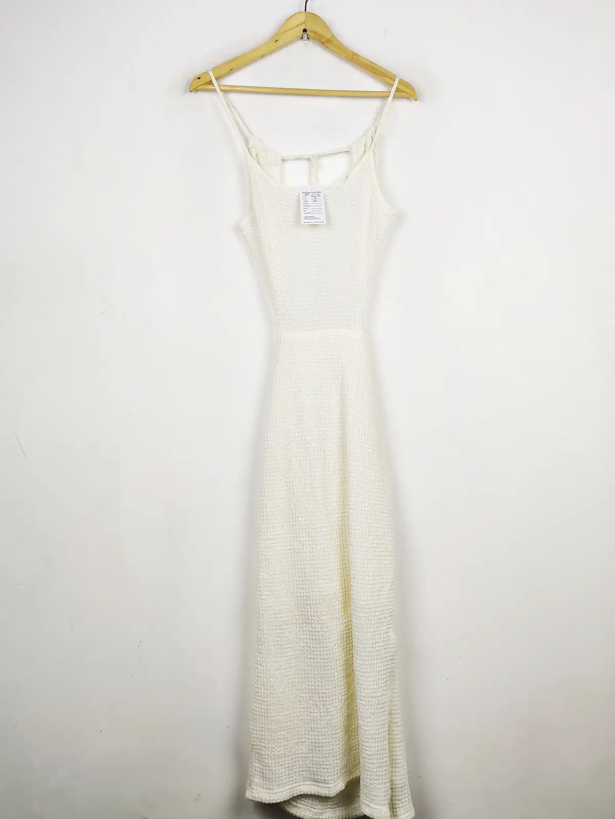Buy online pre-used pre-loved 100% authentic & Original branded Unknown Brand (BD-1646) available in Pakistan. Top international brands avilable.