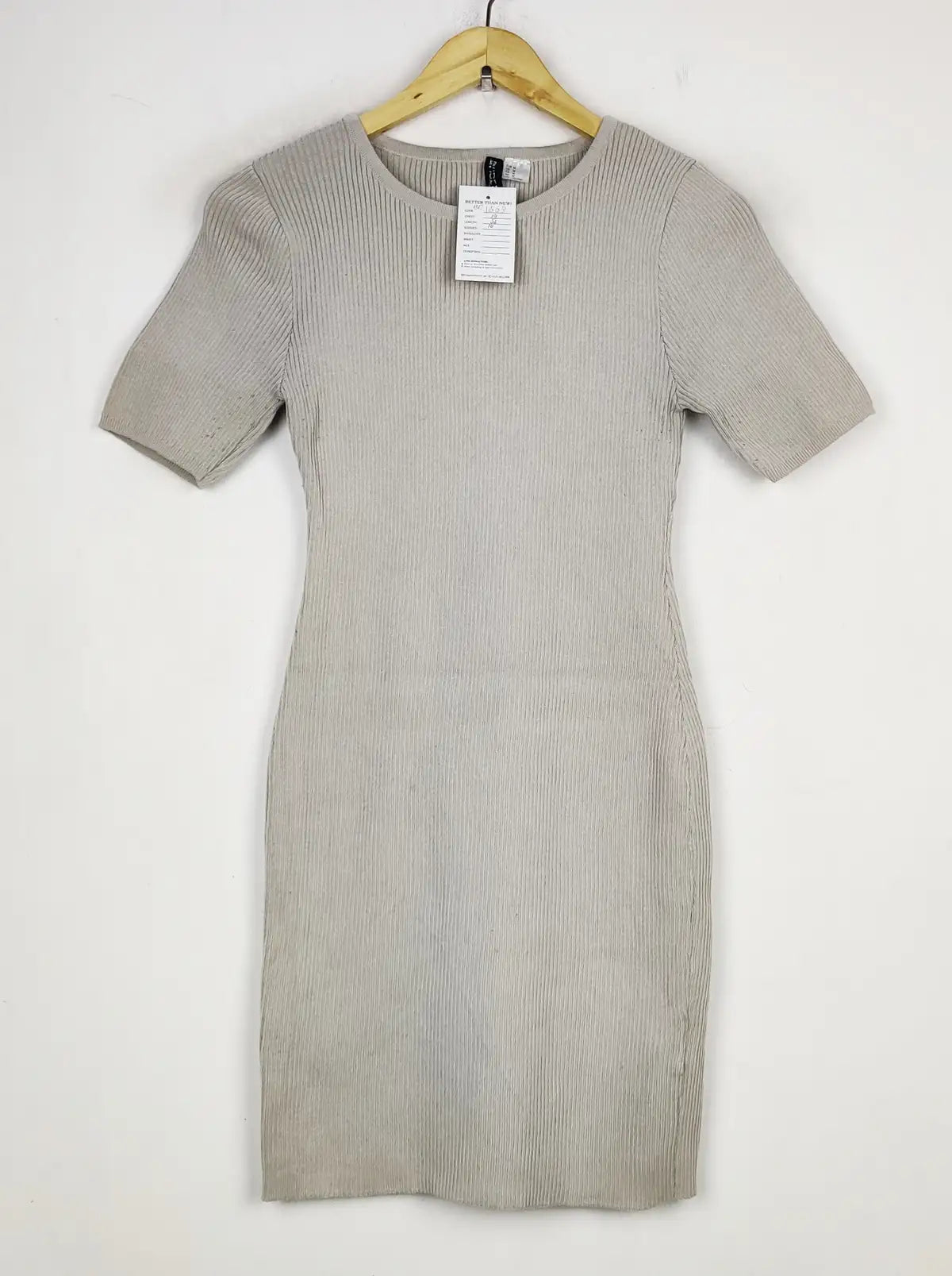Buy online pre-used pre-loved 100% authentic & Original branded H&M (BD-1663) available in Pakistan. Top international brands avilable.