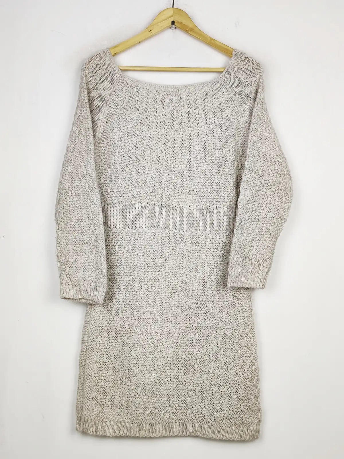 Buy online pre-used pre-loved 100% authentic & Original branded Unknown Brand (BD-1667) available in Pakistan. Top international brands avilable.