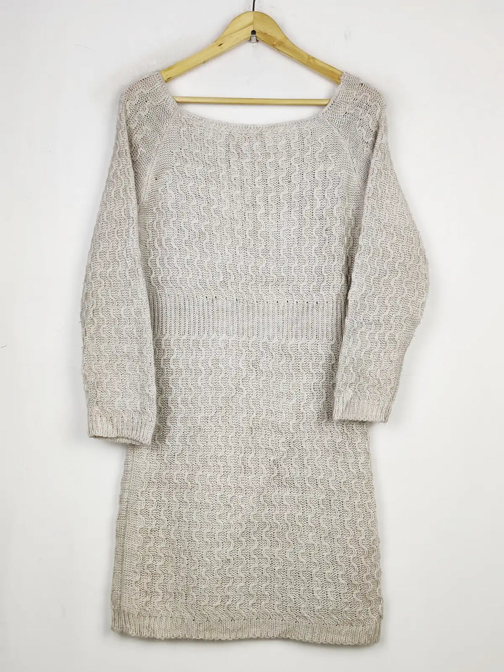 Buy online pre-used pre-loved 100% authentic & Original branded Unknown Brand (BD-1667) available in Pakistan. Top international brands avilable.