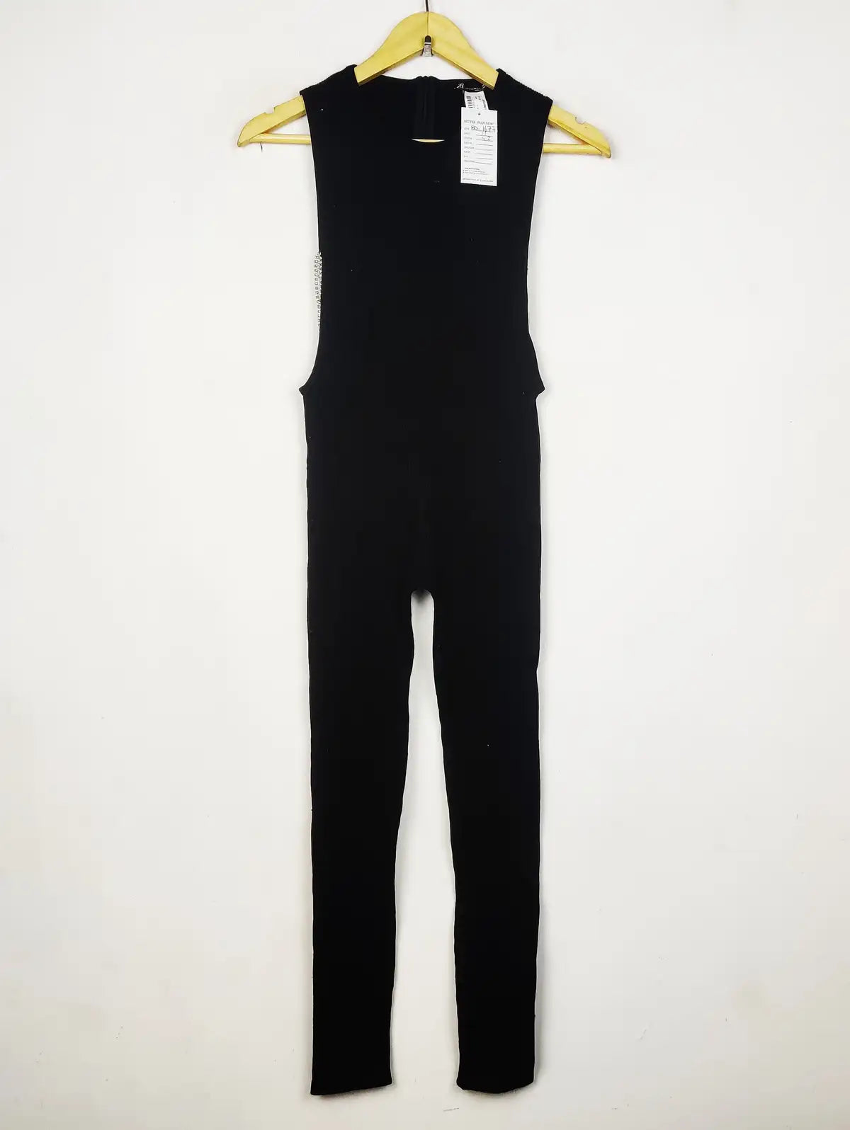 Buy online pre-used pre-loved 100% authentic & Original branded Zara (BD-1677) available in Pakistan. Top international brands avilable.
