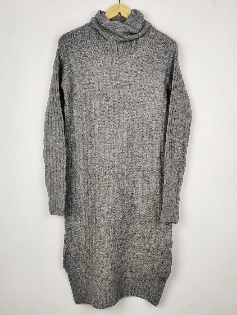 Buy online pre-used pre-loved 100% authentic & Original branded Sellpy (BD-1683) available in Pakistan. Top international brands avilable.