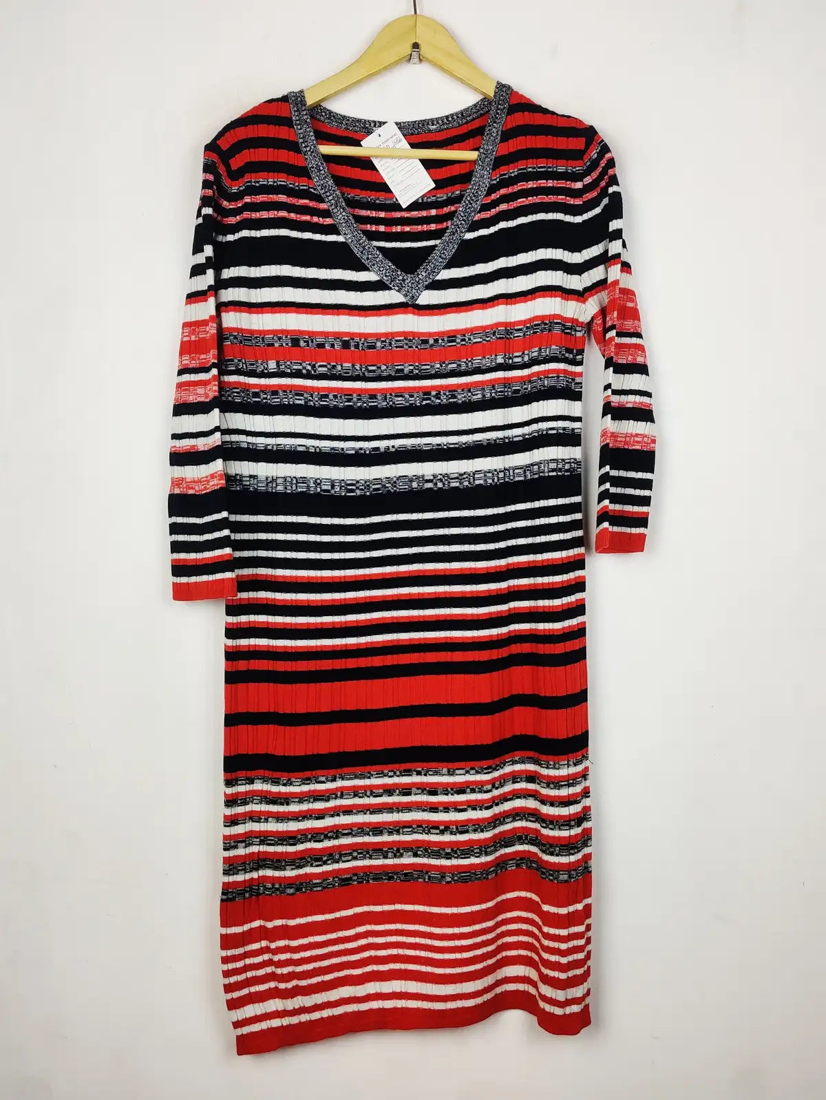 Buy online pre-used pre-loved 100% authentic & Original branded Unknown Brand (BD-1686) available in Pakistan. Top international brands avilable.