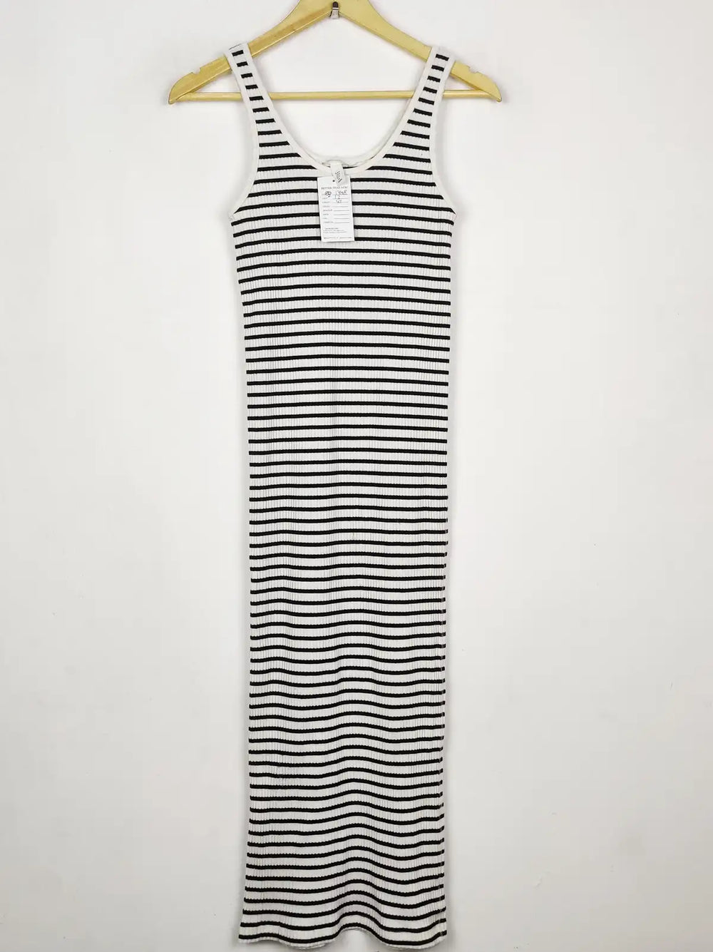 Buy online pre-used pre-loved 100% authentic & Original branded H&M (BD-1748) available in Pakistan. Top international brands avilable.