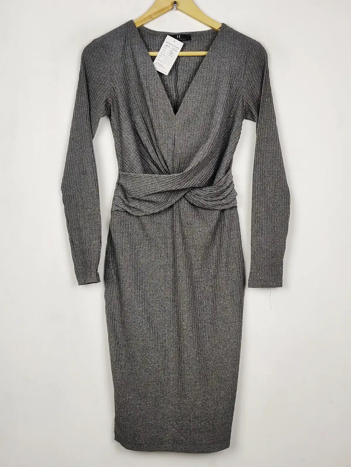 Buy online pre-used pre-loved 100% authentic & Original branded H&M (BD-1749) available in Pakistan. Top international brands avilable.