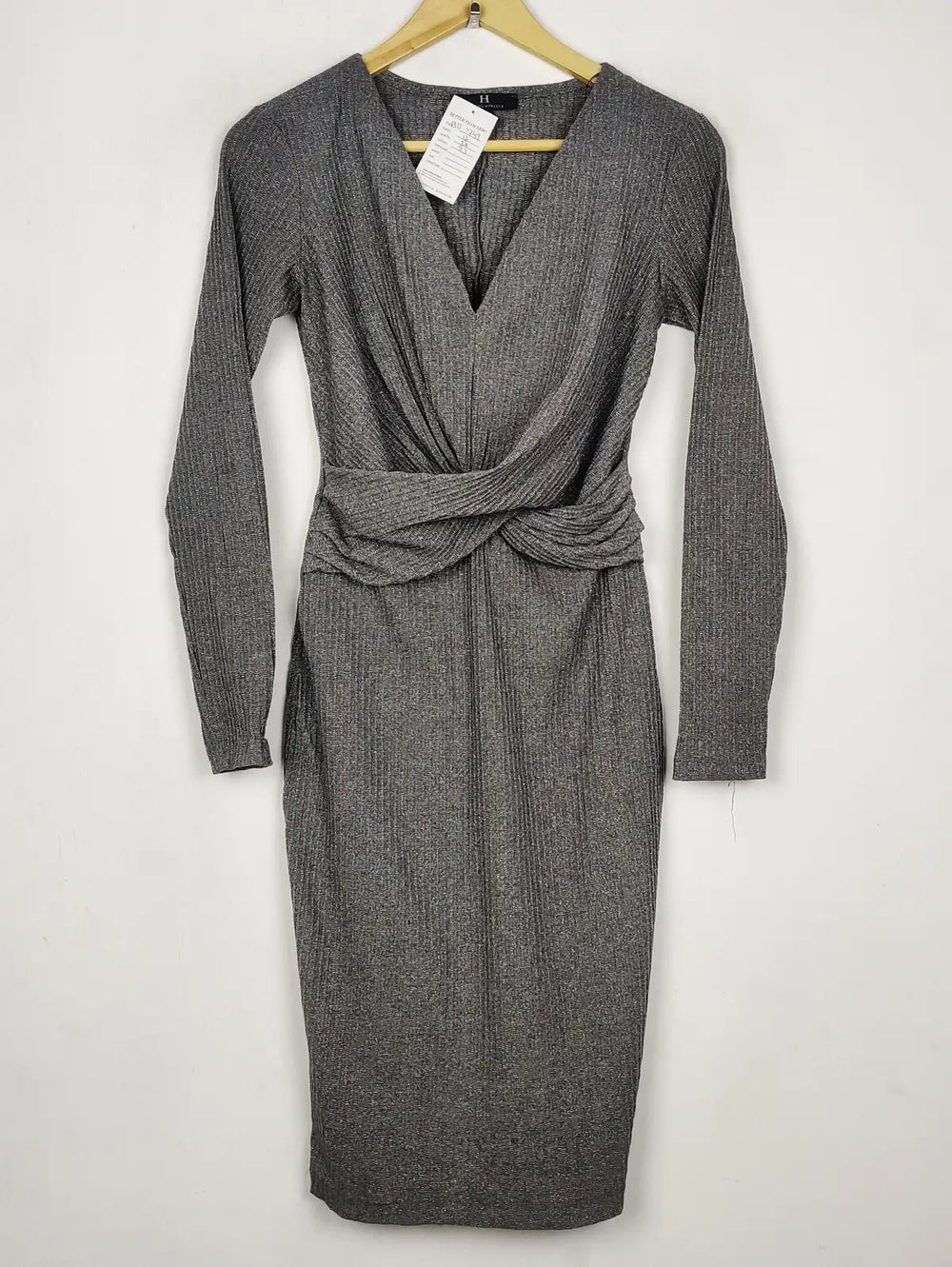 Buy online pre-used pre-loved 100% authentic & Original branded H&M (BD-1749) available in Pakistan. Top international brands avilable.