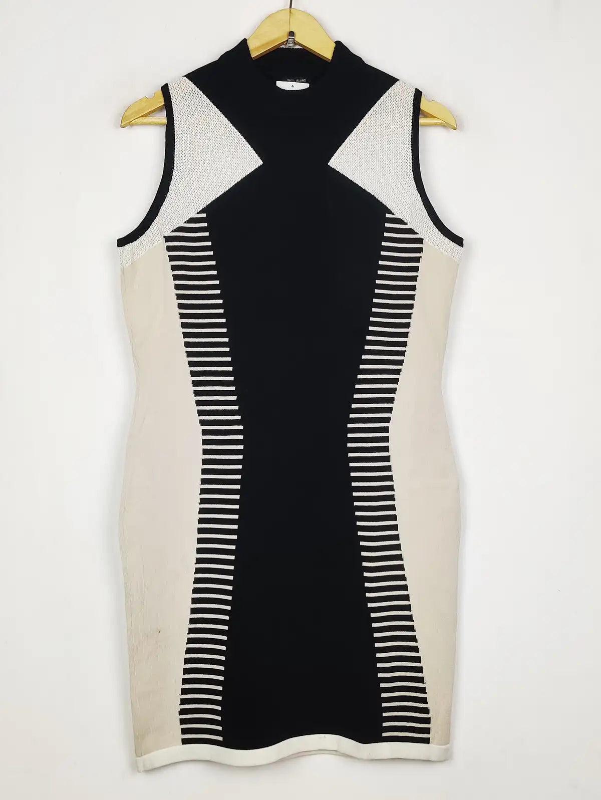 Buy online pre-used pre-loved 100% authentic & Original branded River Island (BD-1760) available in Pakistan. Top international brands avilable.