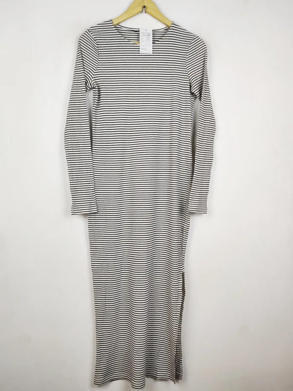 Buy online pre-used pre-loved 100% authentic & Original branded Unknown Brand (BD-1788) available in Pakistan. Top international brands avilable.