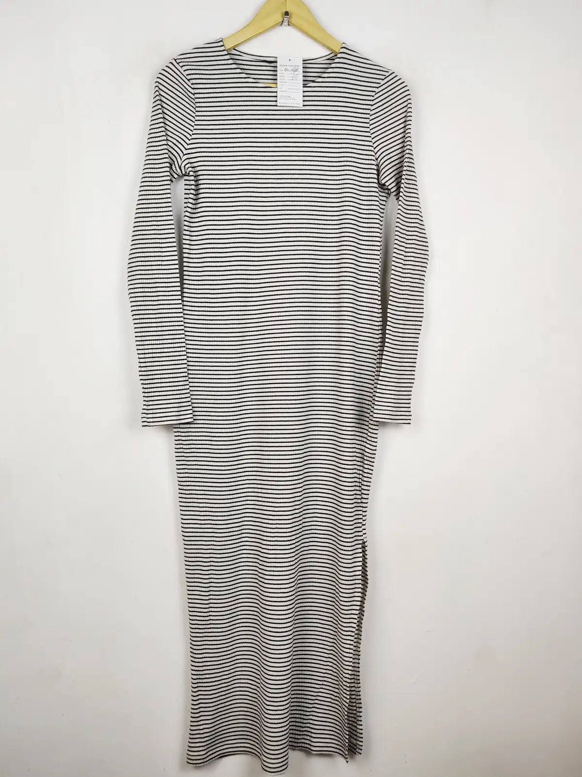 Buy online pre-used pre-loved 100% authentic & Original branded Unknown Brand (BD-1788) available in Pakistan. Top international brands avilable.