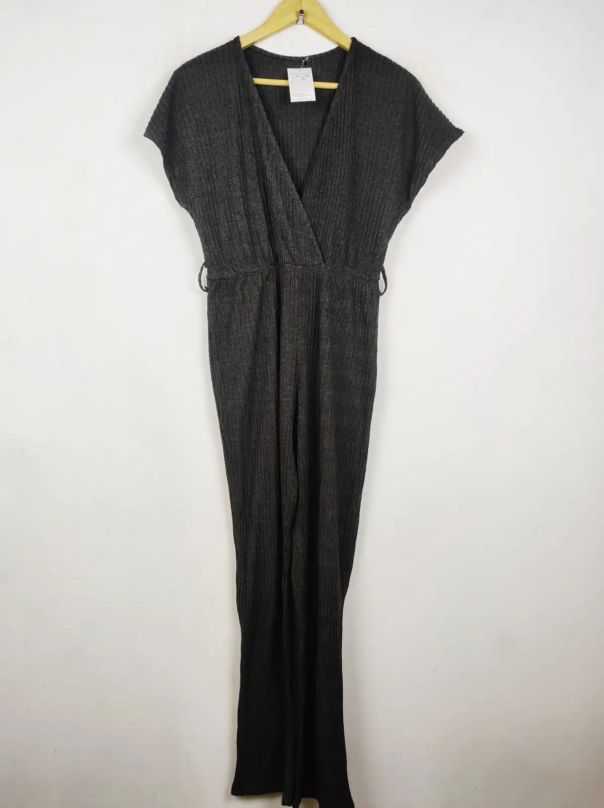 Buy online pre-used pre-loved 100% authentic & Original branded Unknown Brand (BD-1789) available in Pakistan. Top international brands avilable.