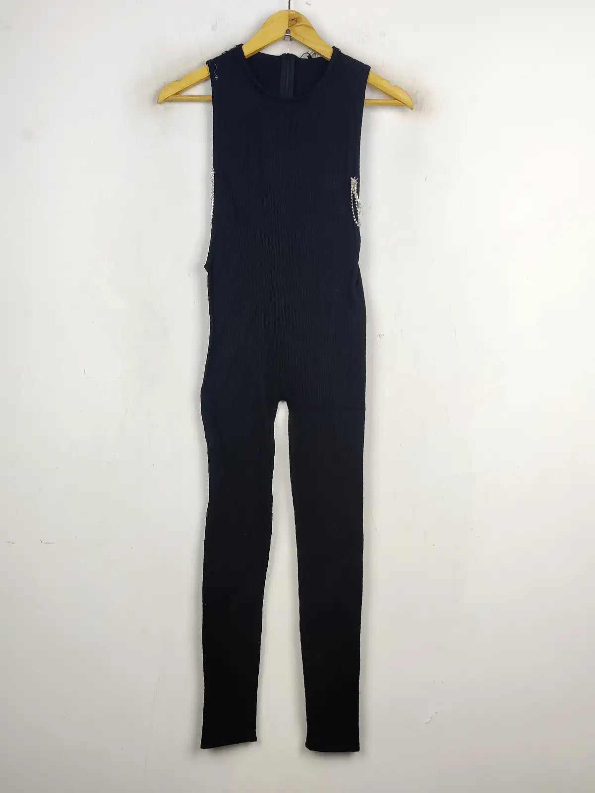 Buy online pre-used pre-loved 100% authentic & Original branded Zara (BD-18) available in Pakistan. Top international brands avilable.