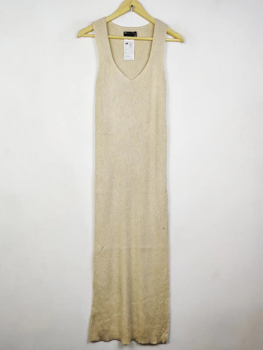 Buy online pre-used pre-loved 100% authentic & Original branded Asos (BD-1805) available in Pakistan. Top international brands avilable.