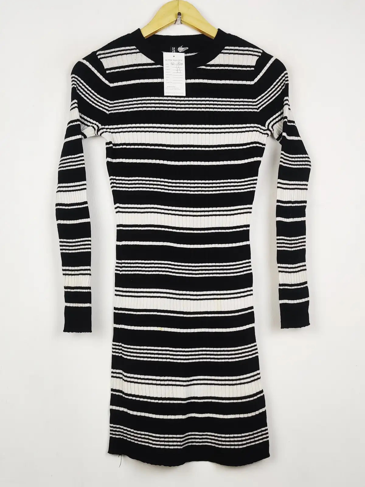 Buy online pre-used pre-loved 100% authentic & Original branded H&M (BD-1810) available in Pakistan. Top international brands avilable.
