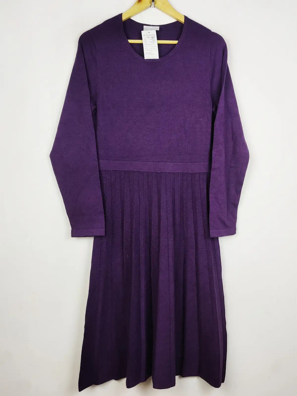 Buy online pre-used pre-loved 100% authentic & Original branded Cotswold (BD-1818) available in Pakistan. Top international brands avilable.