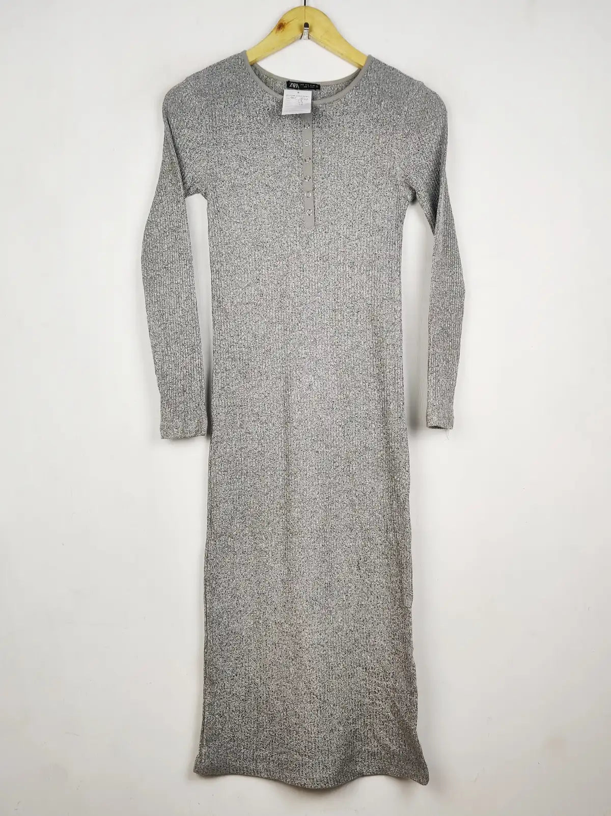 Buy online pre-used pre-loved 100% authentic & Original branded Zara (BD-1822) available in Pakistan. Top international brands avilable.