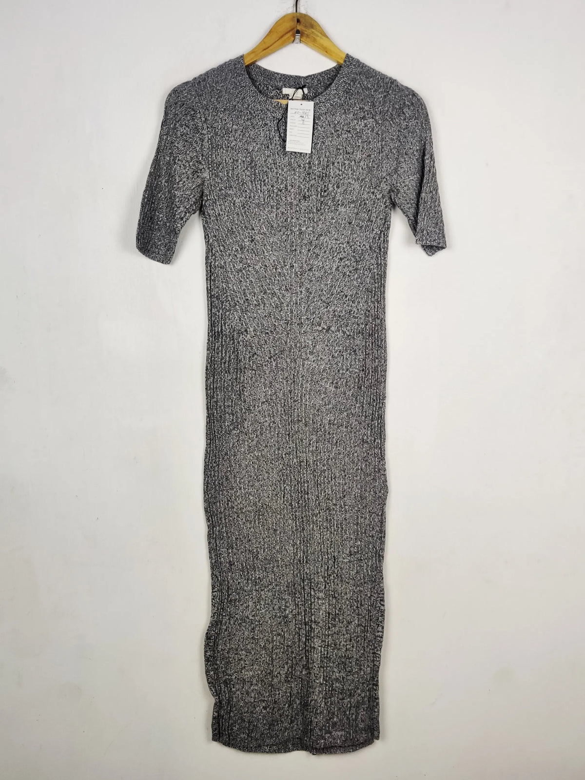 Buy online pre-used pre-loved 100% authentic & Original branded H&M (BD-1885) available in Pakistan. Top international brands avilable.