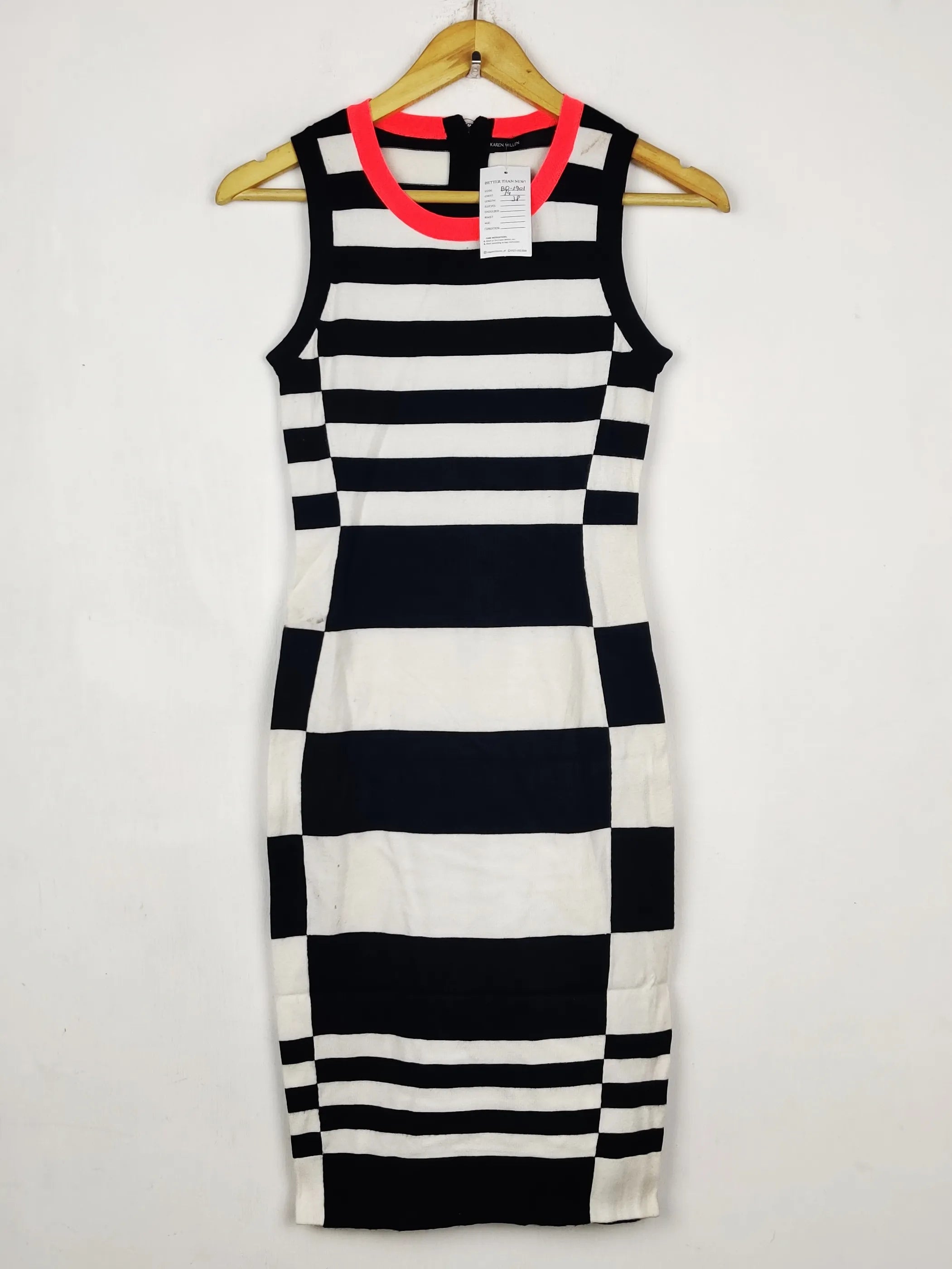 Buy online pre-used pre-loved 100% authentic & Original branded Karenmillen (BD-1901) available in Pakistan. Top international brands avilable.