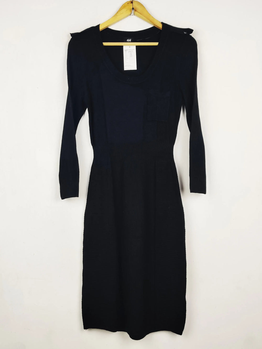 Buy online pre-used pre-loved 100% authentic & Original branded H&M (BD-1947) available in Pakistan. Top international brands avilable.