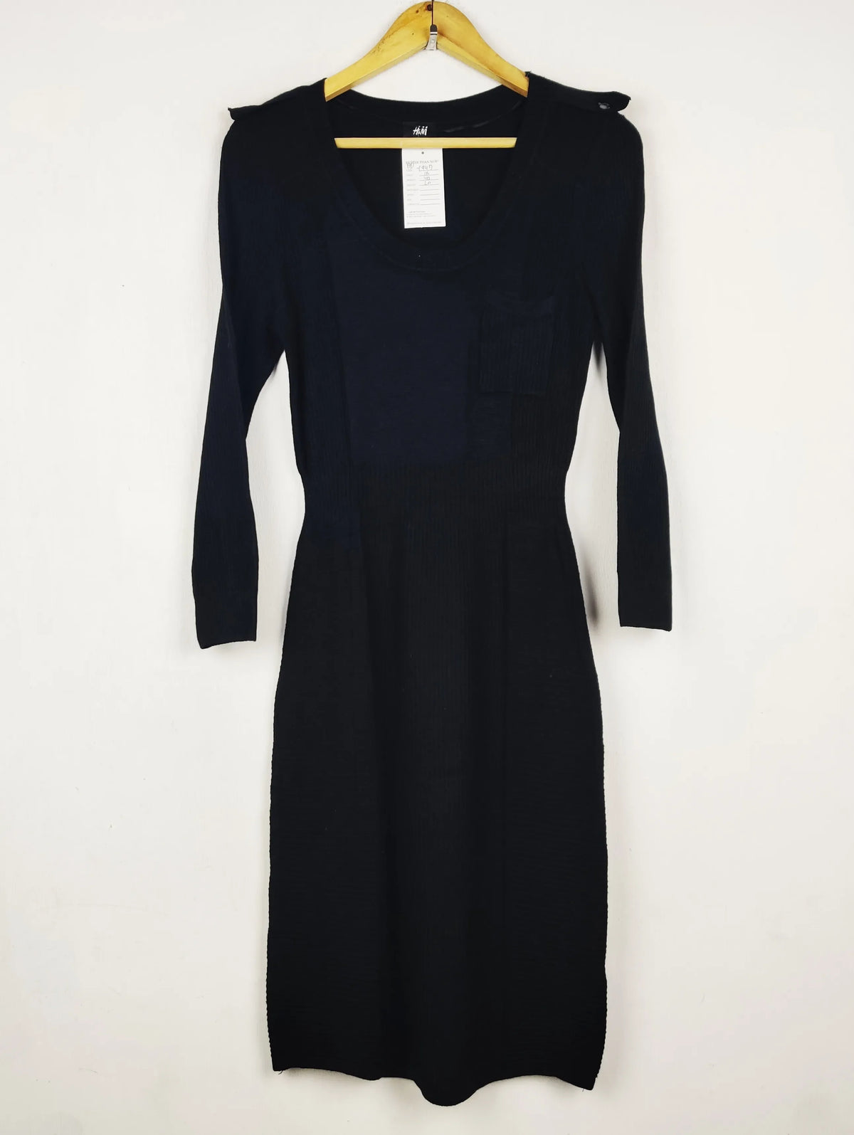 Buy online pre-used pre-loved 100% authentic & Original branded H&M (BD-1947) available in Pakistan. Top international brands avilable.