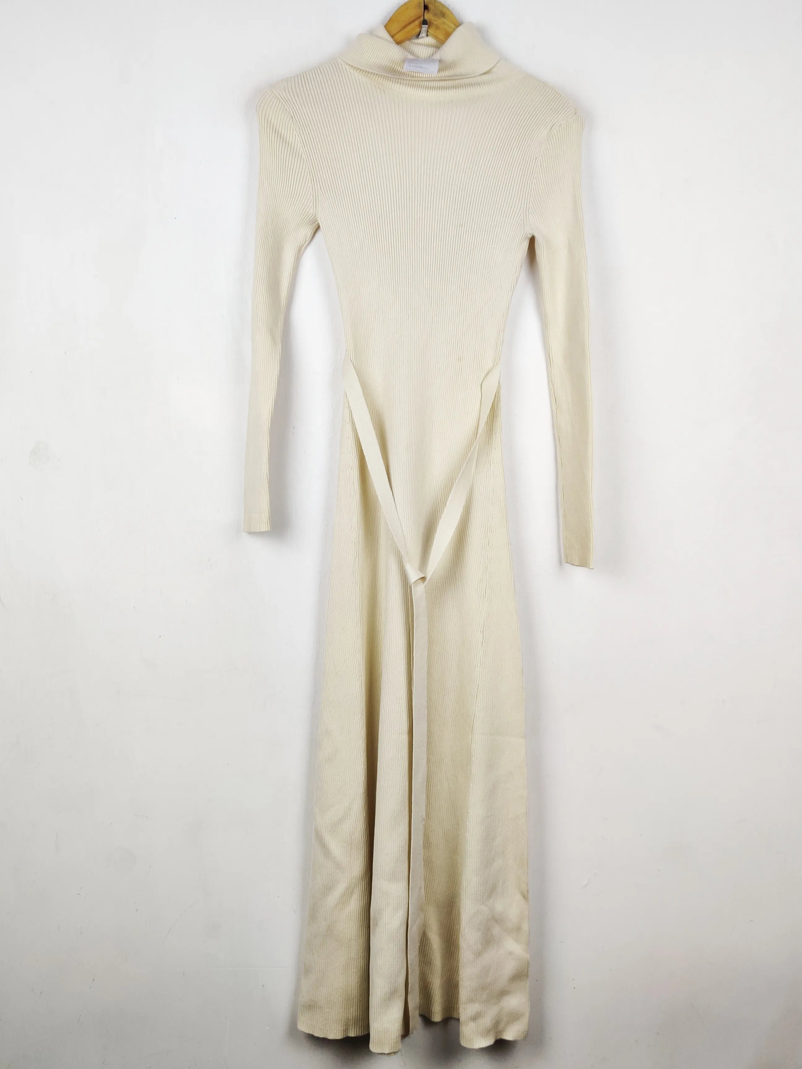 Buy online pre-used pre-loved 100% authentic & Original branded Zara (BD-1983) available in Pakistan. Top international brands avilable.