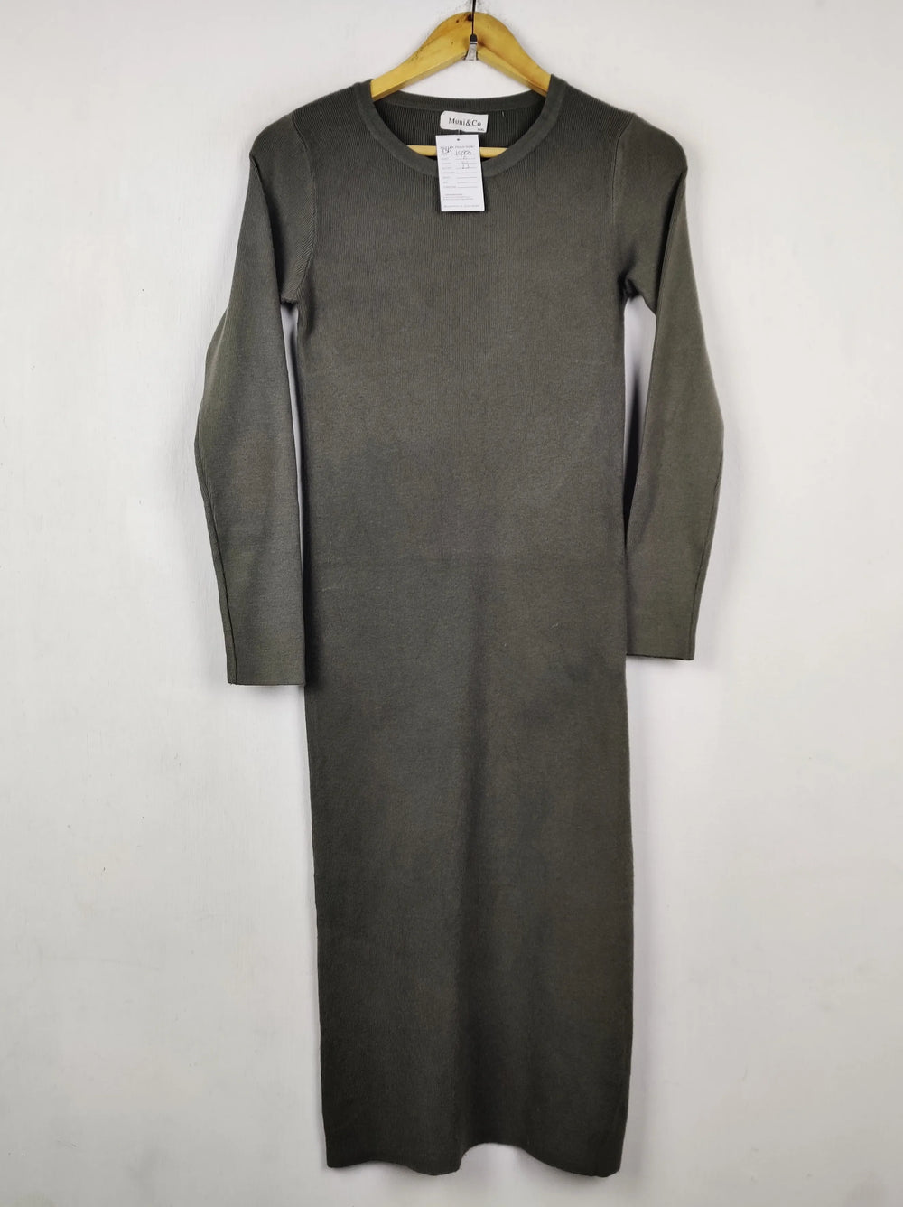 Buy online pre-used pre-loved 100% authentic & Original branded Moni&Co (BD-1988) available in Pakistan. Top international brands avilable.